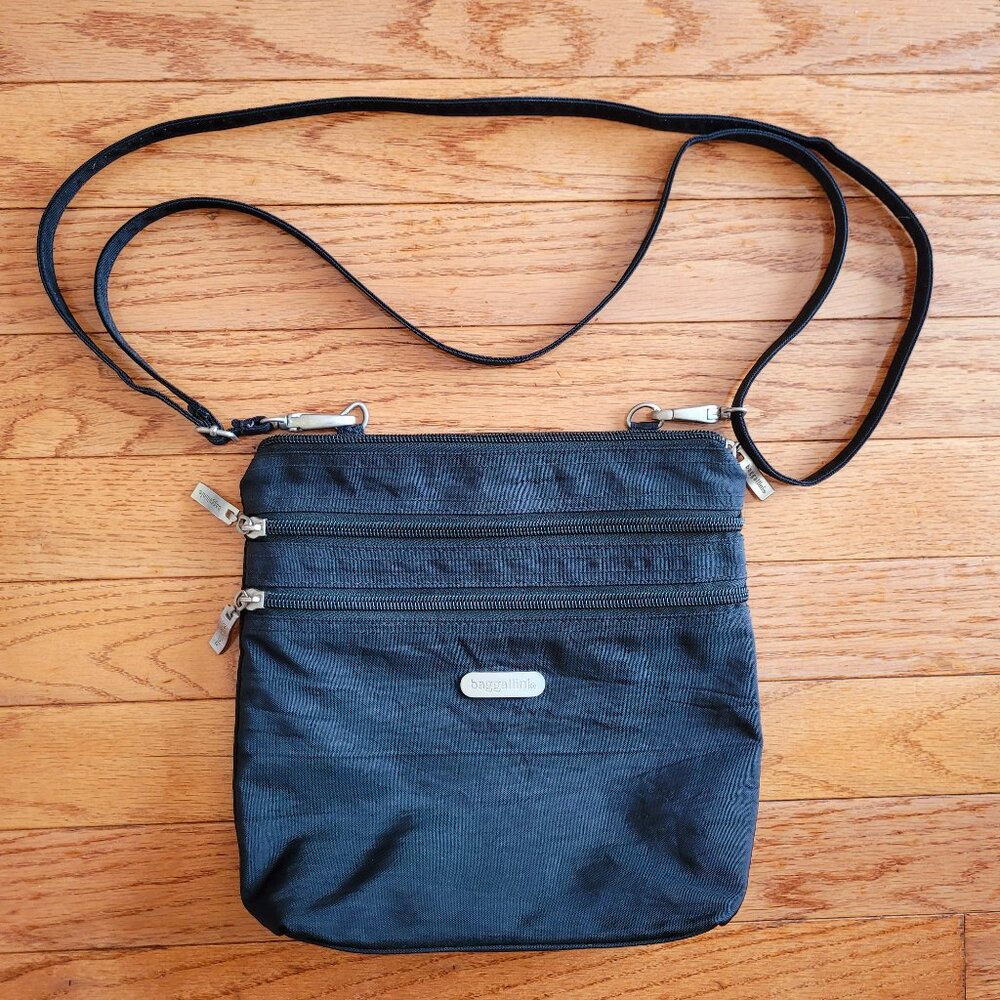 Baggallini Women's Essential Crossbody Bag Black